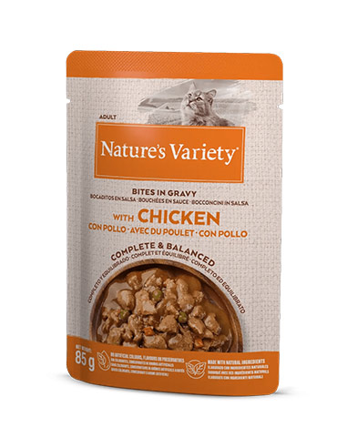 Alimento húmedo gatos pollo en salsa